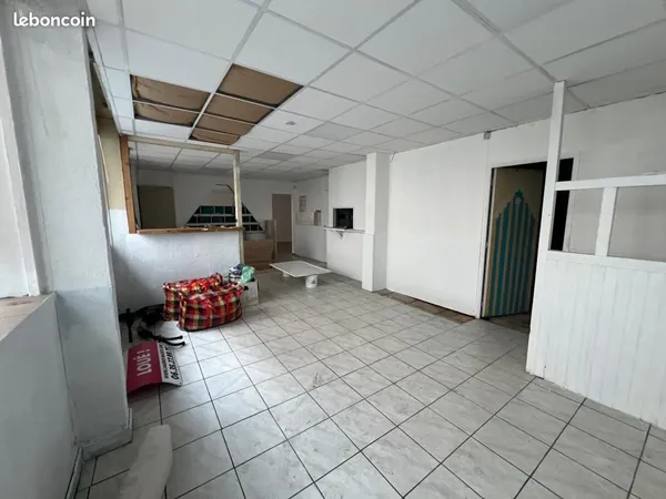 Studio 1 pièce 99 m² 