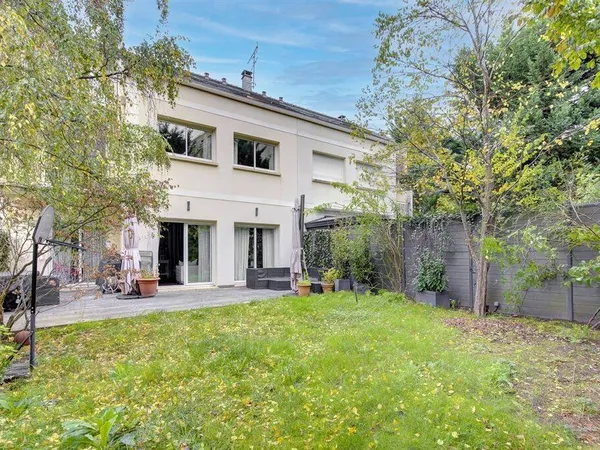 Maison 10 pièces 374 m² 