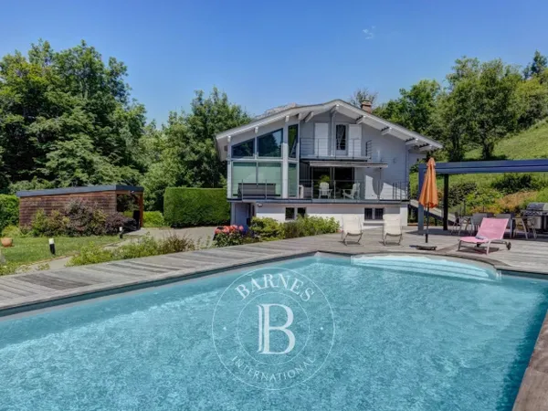 BARNES ANNECY - VILLA AVEC PISCINE SANS VIS À VIS - PARCELLE D 