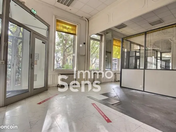 Bureau 120 m² 