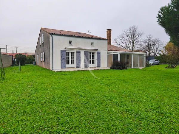 MAISON BORD DE MER PROCHE COMMERCES/ BEAU TERRAIN 