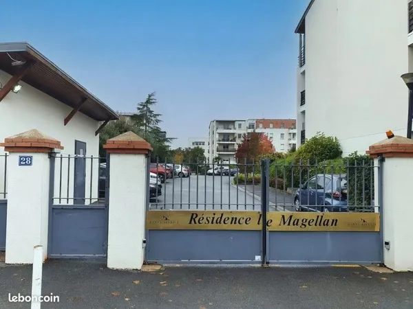 POUR 2 ROUES UNIQUEMENT Loue une place de parking en sous-sol d'une résidence de standing et sécuris
