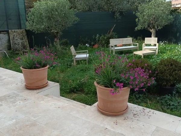 T3 neuf meublé en RDC de villa avec terrasse dans le centre 