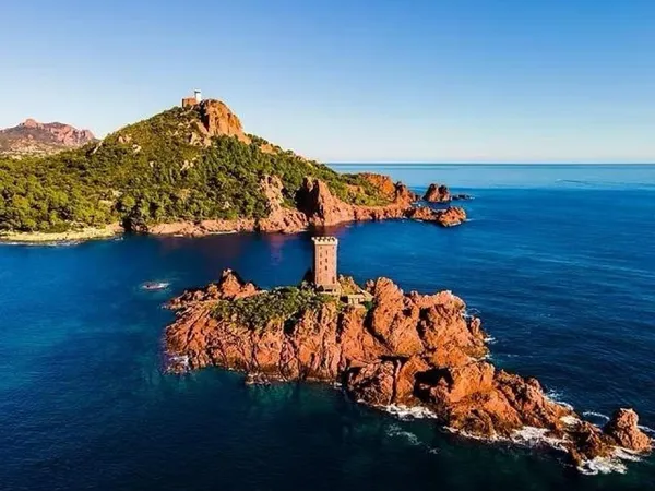 A VENDRE : Studio de 18m2 au Dramont à 5 min à pied de la mer - SAINT RAPHAEL 