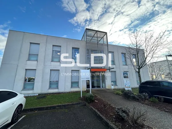 Bureaux - A LOUER - 210 m² divisibles à partir de 81 m² 