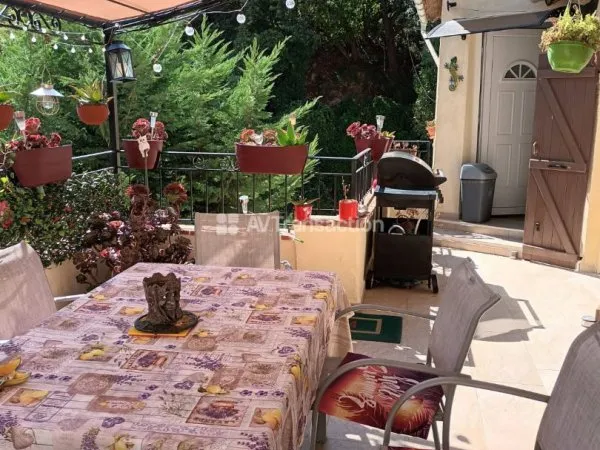 NICE : Charmant appartement 2 pieces avec terrasse, parking