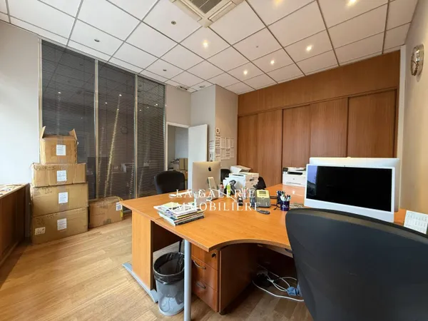 Bureaux 2 pièces 66 m² 