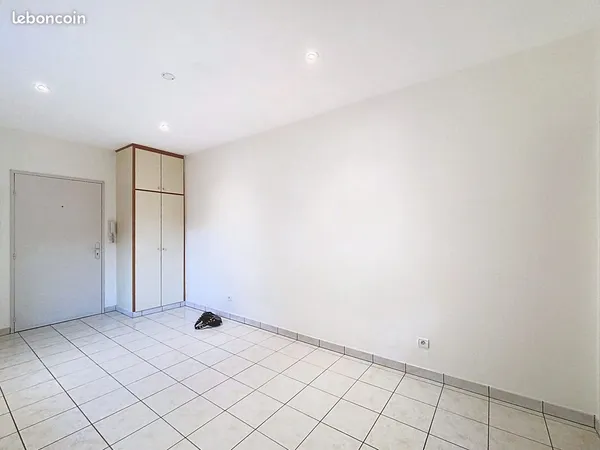 Studio 1 pièce 22 m² 