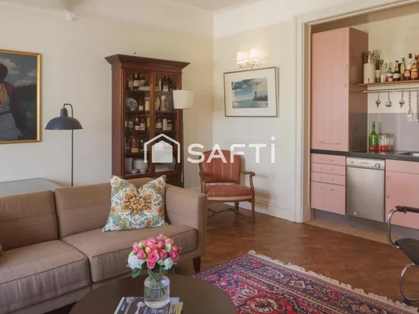 Studio parisien avec cour privative au pied de Montmartre 