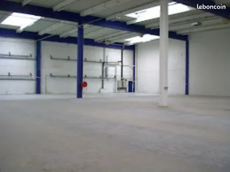Local d'activité 1413 m² 