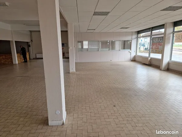 Local 305 m² LIMOGES 