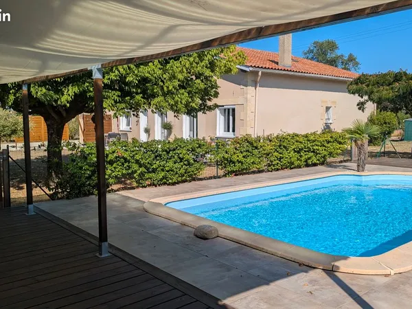 Maison spacieuse de 217 m² avec piscine et terrain 1700m2 