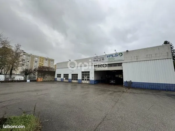 Local commercial 1500 m² 