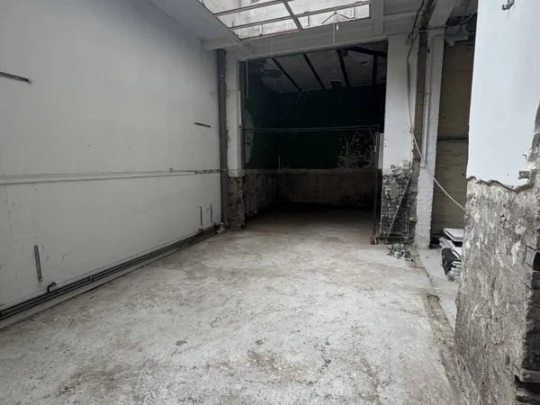 Local professionnel 210 m² 