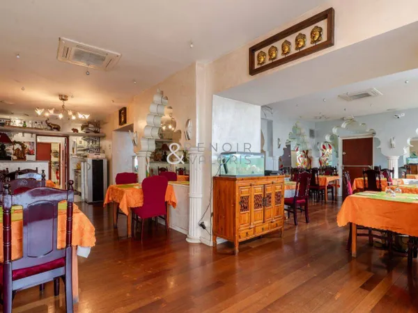 Local commercial 153 m² 
