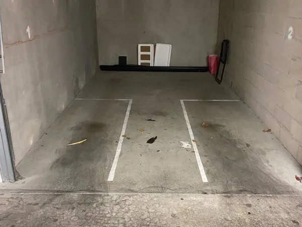 Loue parking garage moto 