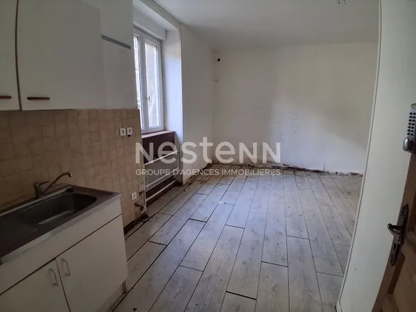 MORLAIX - Studio à rénover de 22.30 m2 - RDC à gauche 