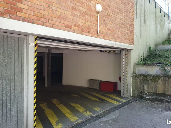 Box sécurisé 43m³ (24m²) - sous vidéosurveillance 