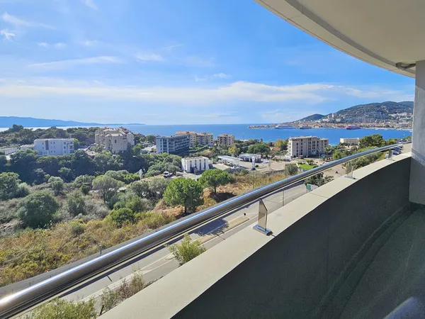 AJACCIO Superbe T2 récent vue mer 