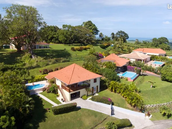 Villa 6 pièces de 222m2 