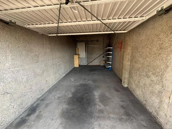 Parking 9 m² 