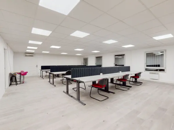 Bureaux de 282 m2 rénovés et aménagés avec parkings 