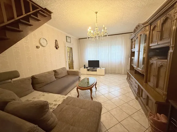 FAMECK - Maison mitoyenne 99.58 m2 - 3,25 ares -- 175 000,- 