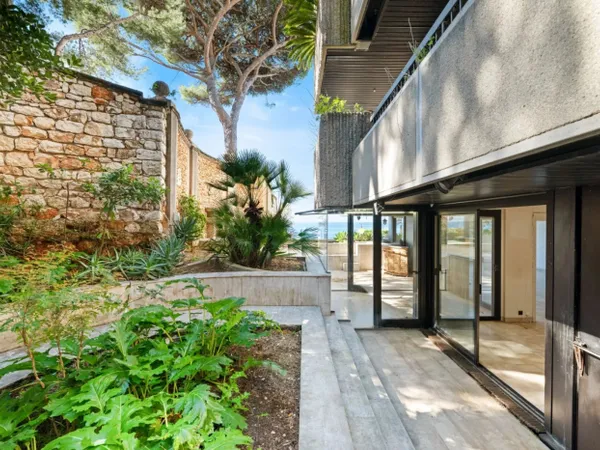 NICE - PORT - APPARTEMENT AVEC VUE MER 