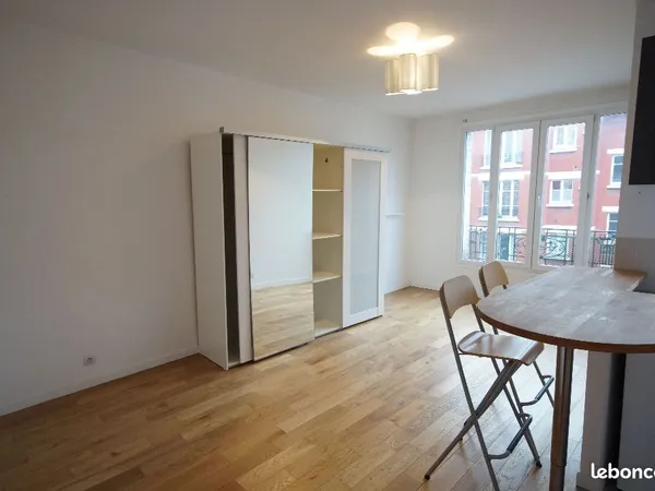 Studio 1 pièce 24 m² 
