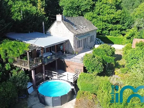 Maison T5/6 avec plus de 2 hectares de terrain 