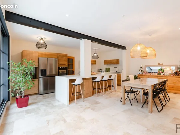 Maison 6 pièces 220 m² 