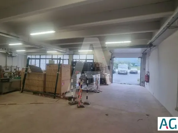 A LOUER : locaux polyvalents avec accès plain-pied et quai au coeur de Palaiseau - Rare sur le 