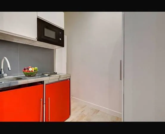 Studio 17m² Paris rue Championnet 