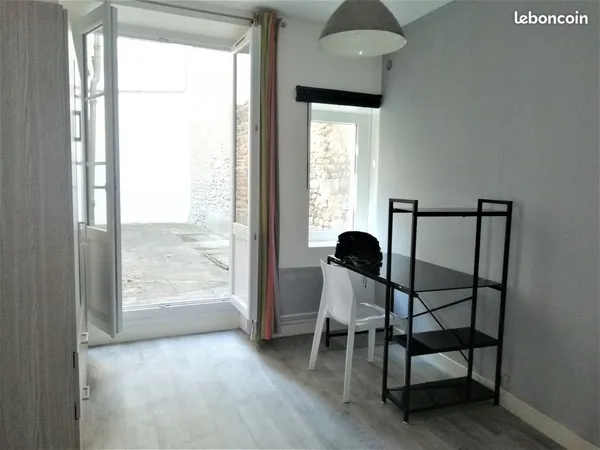 POITIERS CENTRE Blossac, Studio meublé de 25m² avec cour 