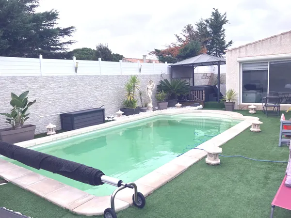 VIAS - VILLA T6 AVEC JARDIN ET PISCINE 