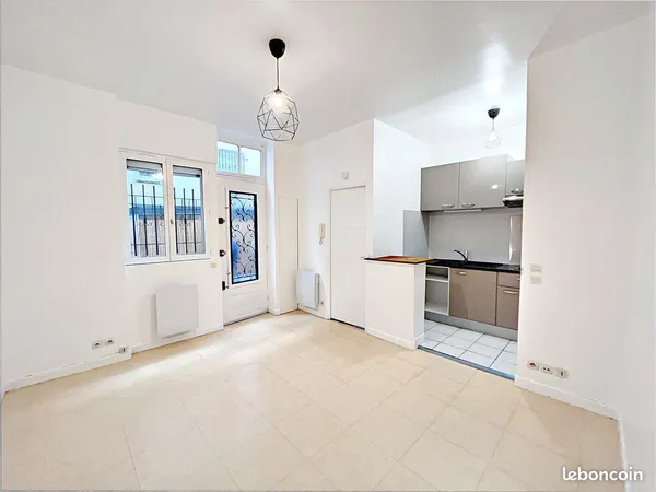 Charmant studio 21m² rénové, sur cour - Paris 20ème- Belle hauteur sous plafond- DPE D 