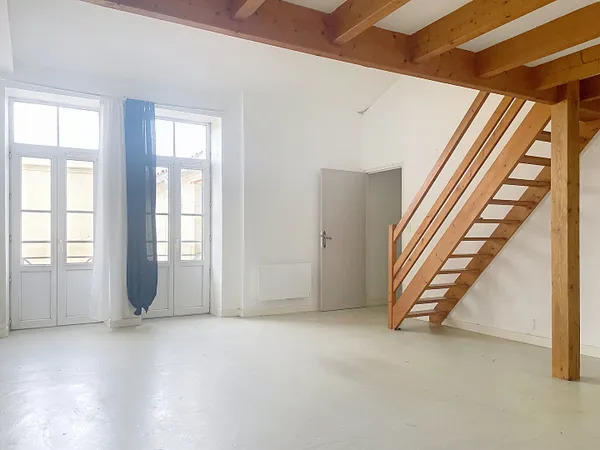 Appartement 63 m² 2ème étage Hyper centre 