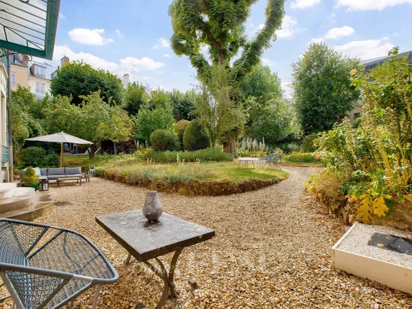 VERSAILLES Notre-Dame - EXCEPTIONNEL appartement 200 m² avec jardin privatif 1.500 m² 