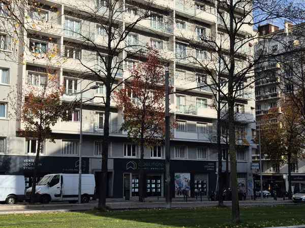 Bel appartement traversant avec garage au centre ville de Gr 