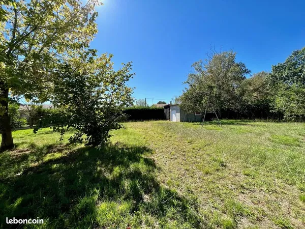 Terrain 1159 m² Saint-Selve 