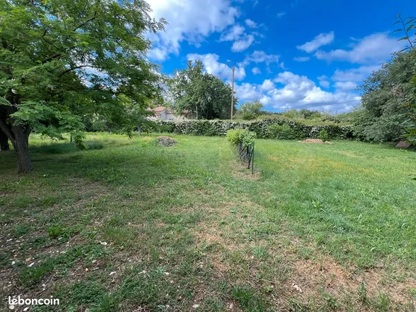 Terrain 2035 m² TRETS 