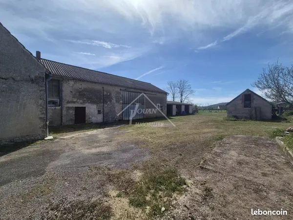 Entrepôt 140 m² Saint-Germain-de-Salles 