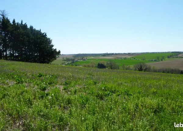 Terrain 745 m² 