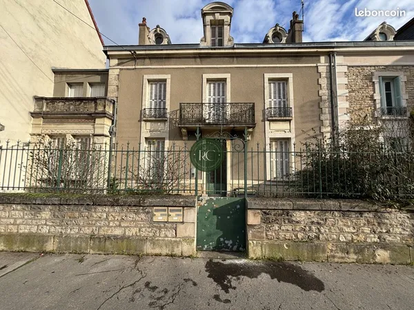 Maison 10 pièces 315 m² 