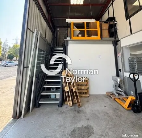 Local d'activité 324 m² 
