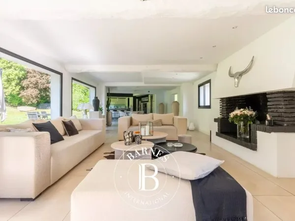 Maison 8 pièces 302 m²
