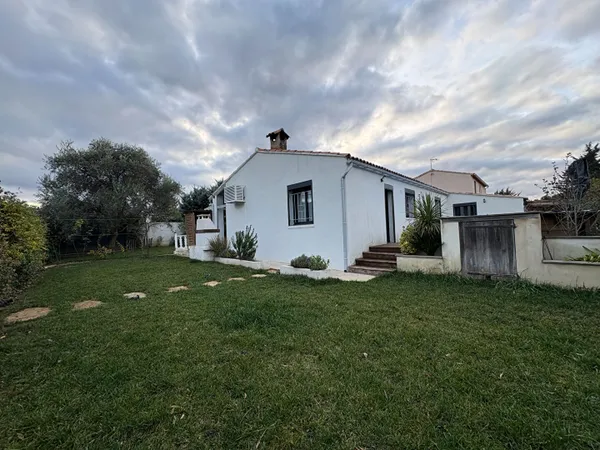 Maison plain pied 111 m2 4 chambres dont 2 suites parentales / piscine / vue Mont Aurélien / Trets 