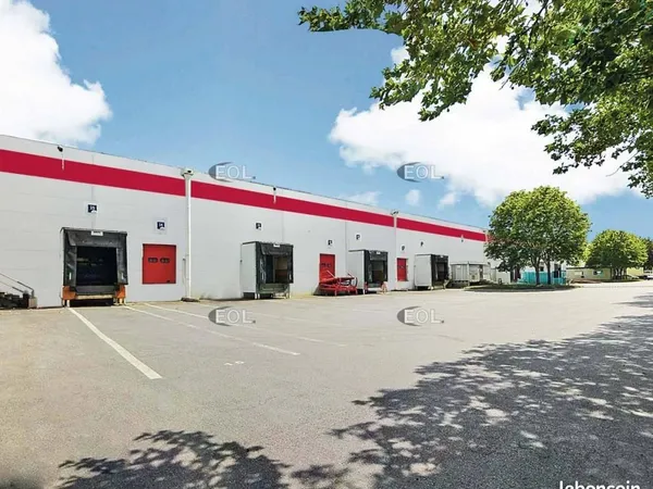 Local industriel 7 792 m² 
