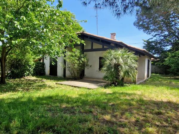 Maison de plain pied de 94 m2 sur un beau terrain clos et ar 