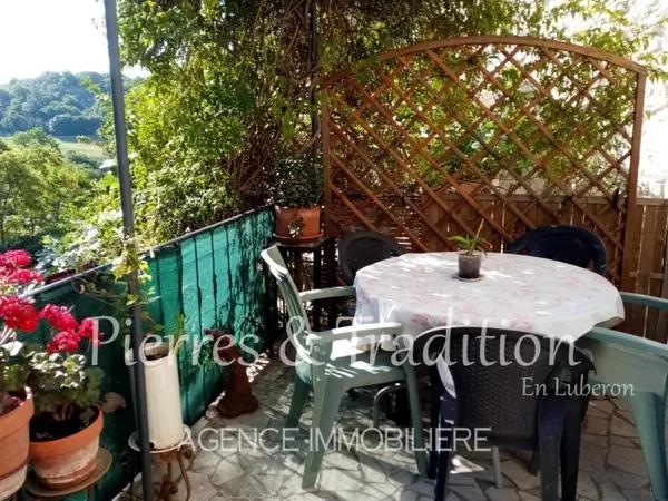 Maison de village avec terrasse et garage 